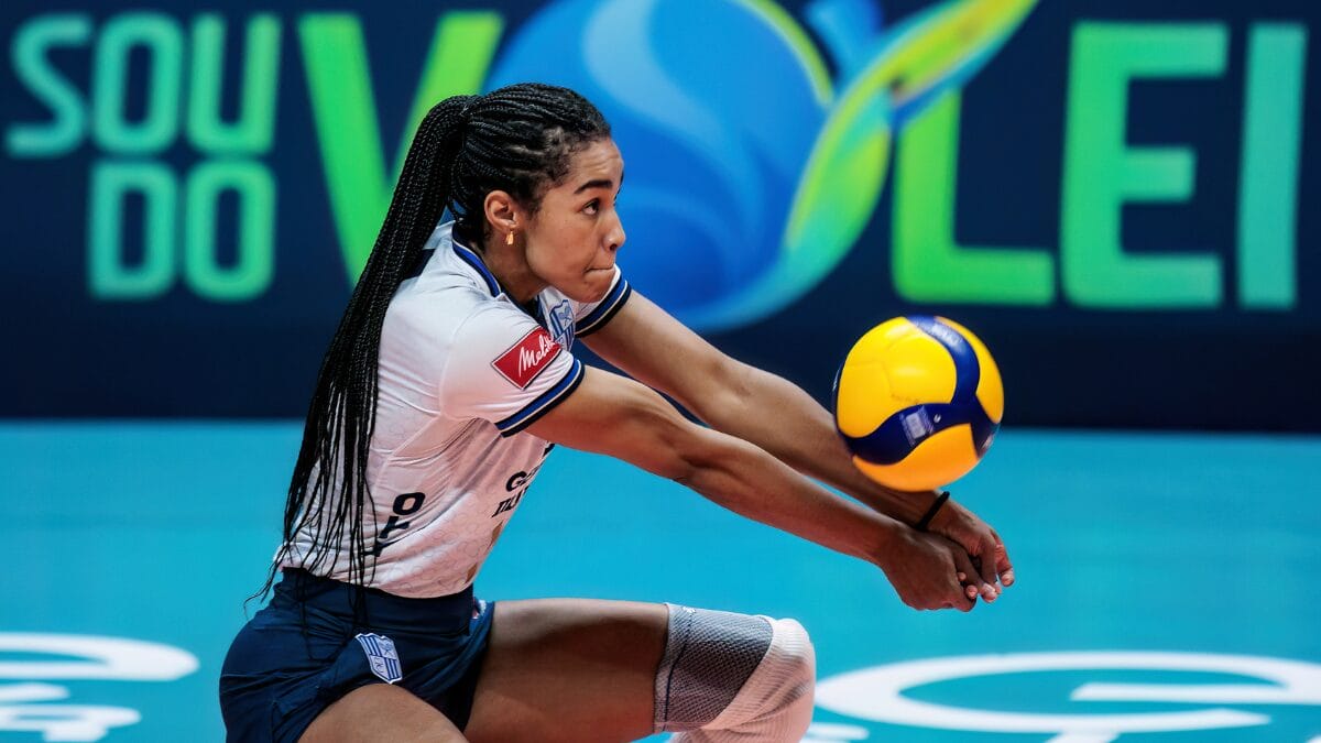 Atleta do Minas recepcionando bola pela sexta rodada da Superliga Feminina 202526