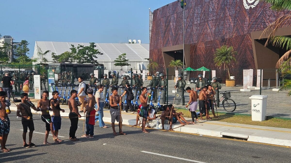 COP30 registra nova manifestação com corre-corre de seguranças na frente da Blue Zone