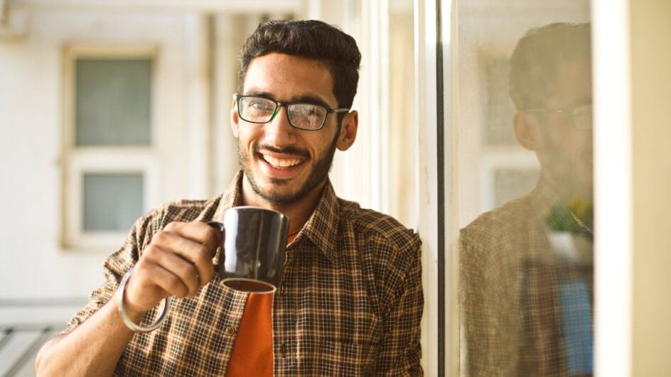 Mito derrubado: estudo do JAMA revela que 1 xícara de café por dia pode reduzir o risco de fibrilação atrial em 47%. Entenda.