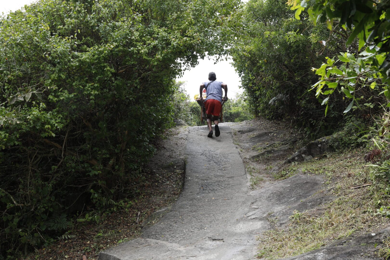 Morte de Catarina Kasten abala comunidade da Praia do Matadeiro, no Sul da Ilha, em Florianópolis
