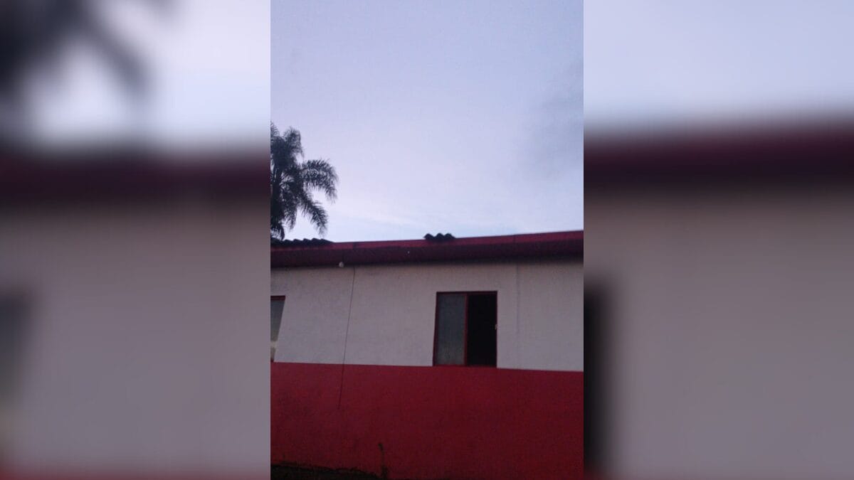 Tempestades danificam casas, estragam circo e deixam mais de 7 mil moradores sem luz em SC
