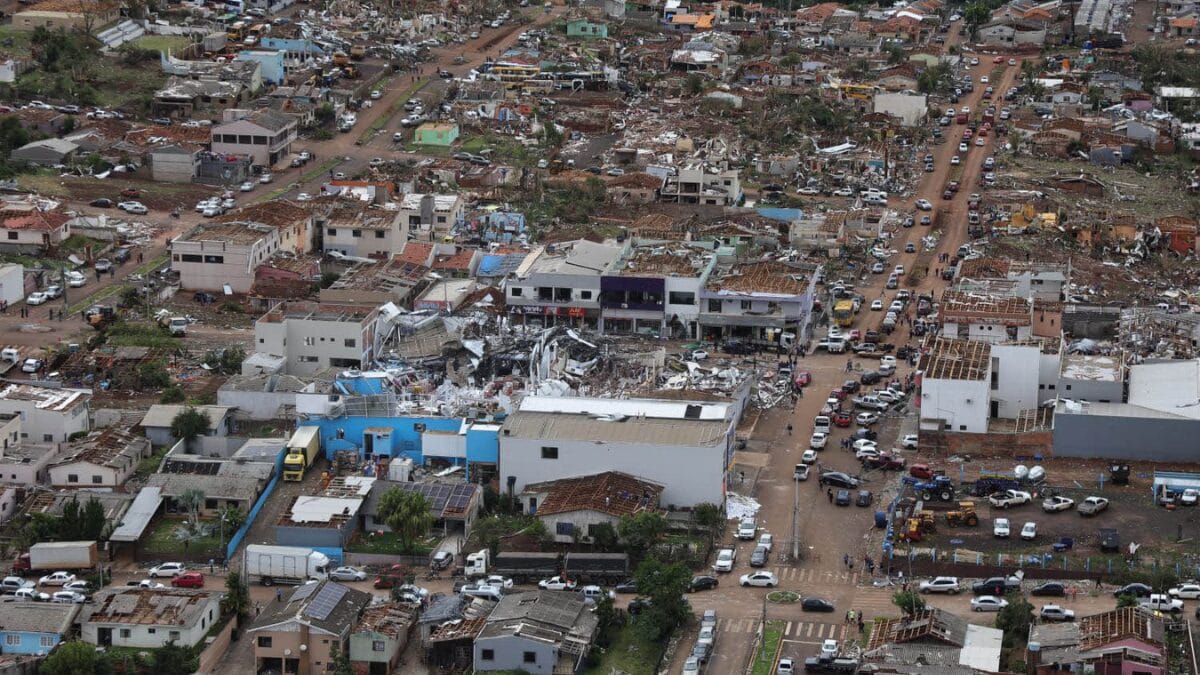 Cidade do Paraná decreta calamidade pública após tornado histórico e Lula envia reforços