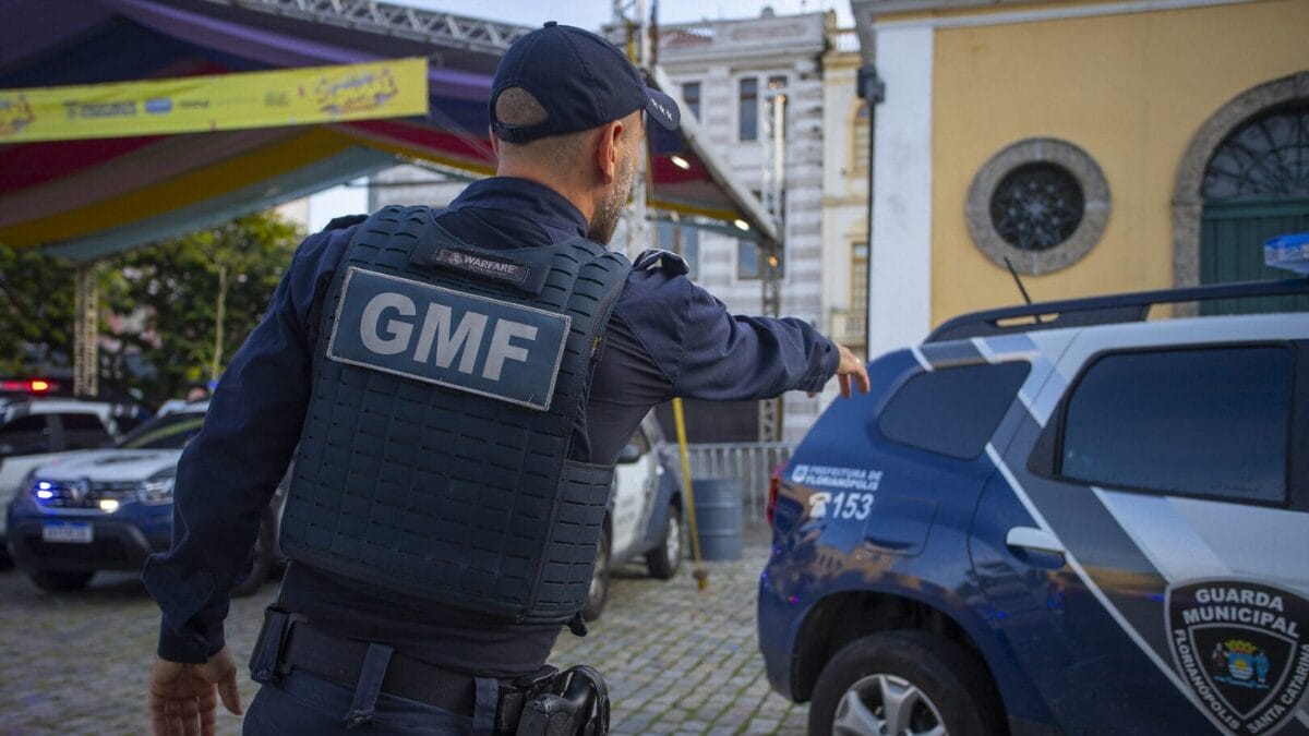 Civis com armas Lei aprovada cria voluntários de segurança e causa polêmicas em Florianópolis