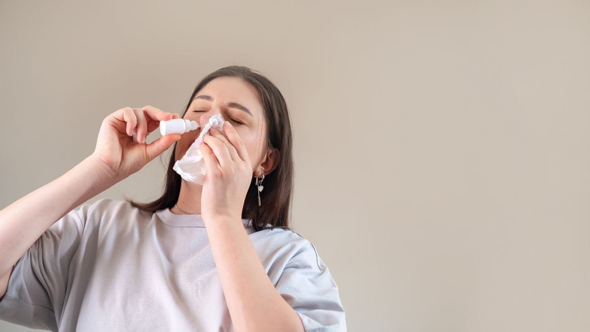 Mulher com rinite alérgica