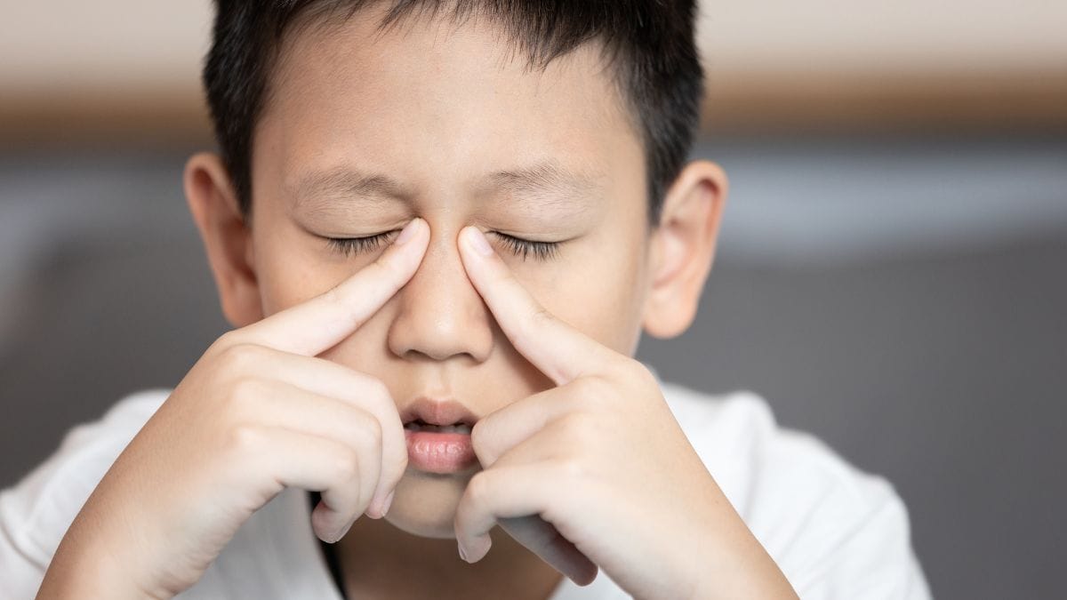 Criança com rinite alérgica