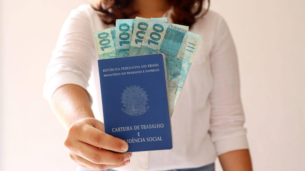 Como novas regras do PISPasep vão reduzir o número de trabalhadores com direito ao abono (Foto: Imagem Ilustrativa, Canva, Reprodução)