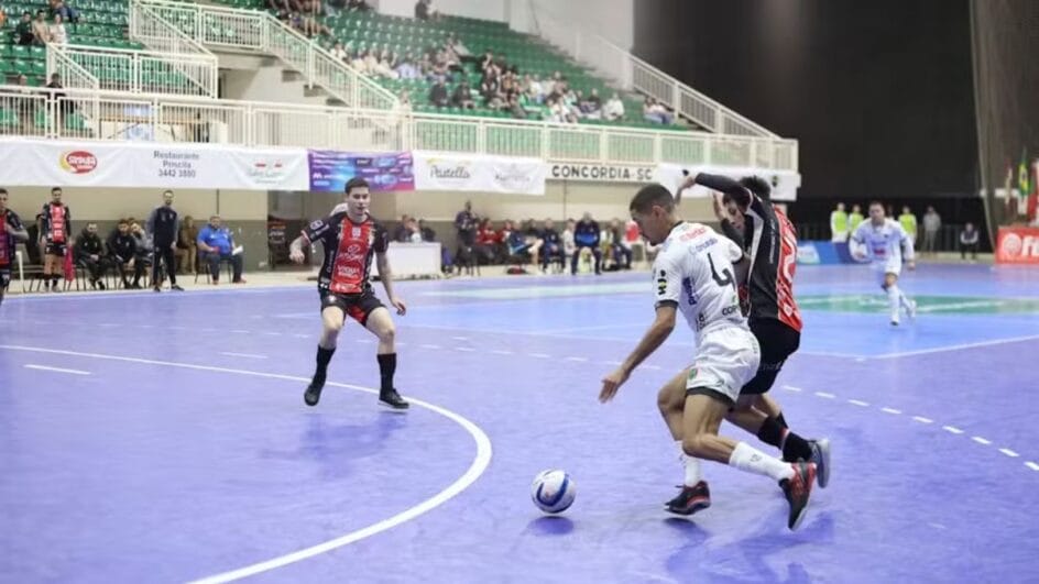 Concórdia e Joinville no jogo da primeira fase da Série Ouro