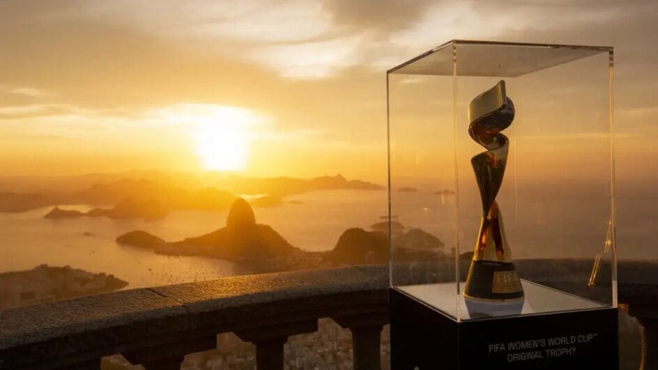 Troféu da Copa do Mundo 2027 no Cristo Redentor, no Rio de Janeiro