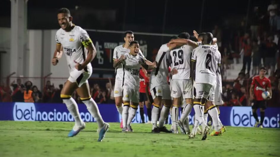 Criciúma enfrenta o Atlético-GO