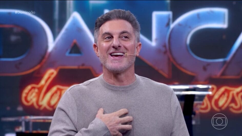 Luciano Huck apresentando o Dança dos Famosos 2025