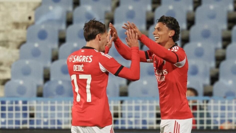 Dedic e Richard Ríos celebram gol pelo Benfica