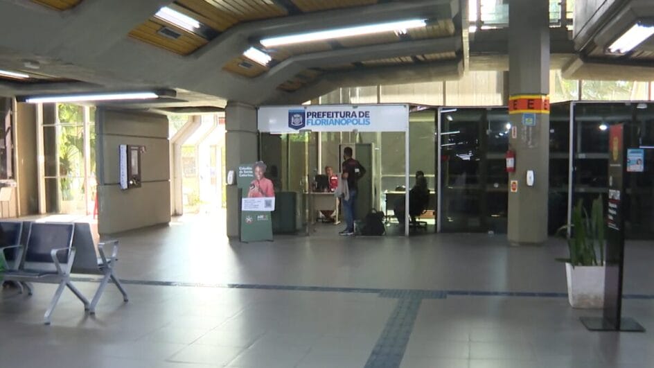 Defensoria cobra explicações sobre vídeo de Topázio sobre “devolução” de pessoas em rodoviária de Florianópolis (1)