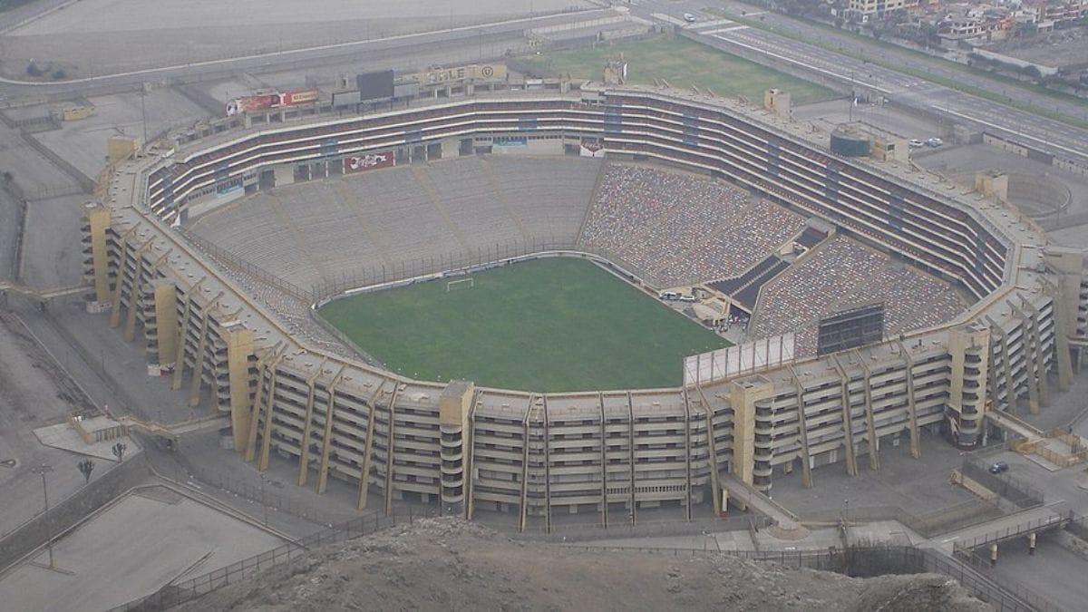 Estádio Monumental de Lima, no Peru (Foto: MicroX, wikimedia commons, banco de imagens)