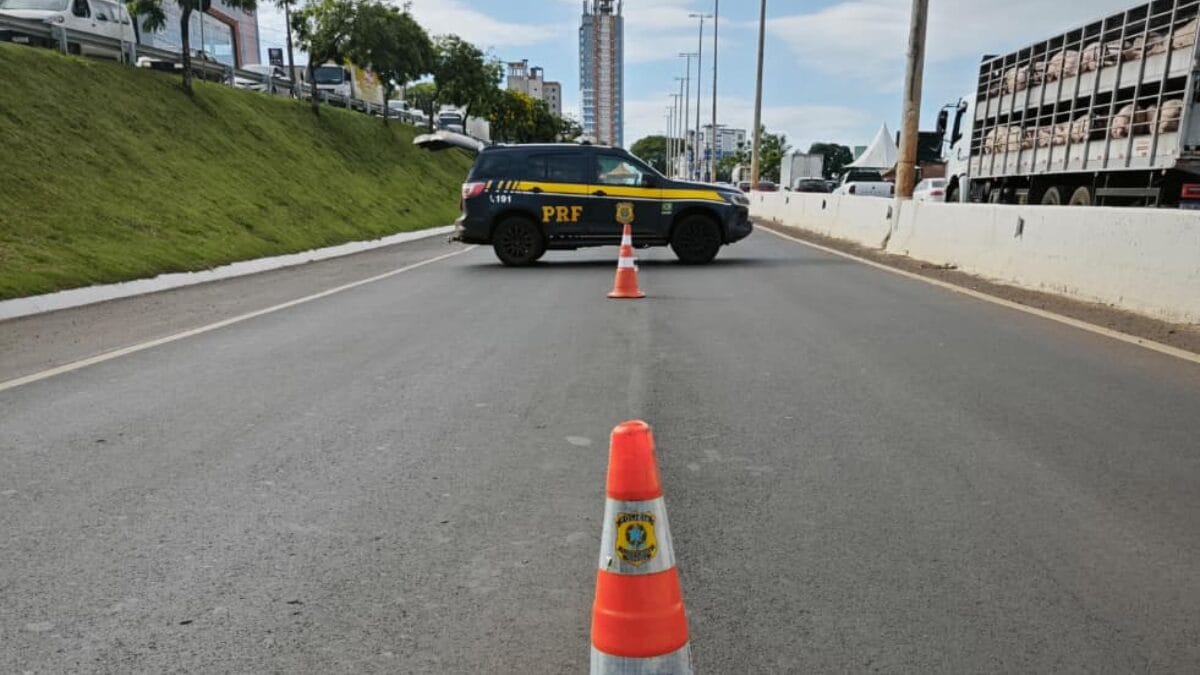 Trecho da BR-480 no sentido crescente foi totalmente fechado para a realização da prova de ciclismo