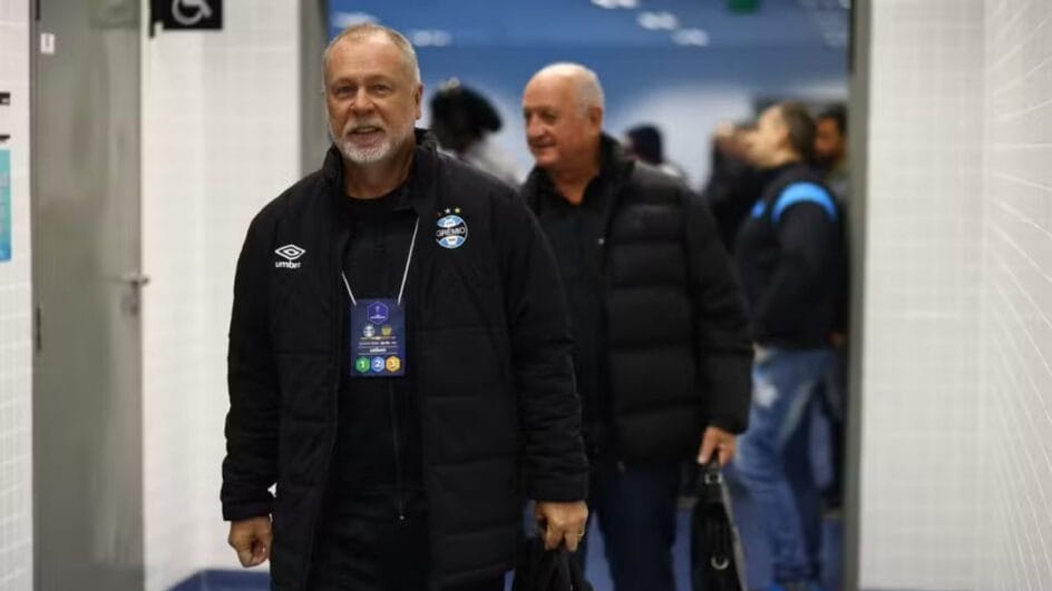 Mano Menezes e Felipão na Arena (Foto: Lucas Uebel, Grêmio FBPA)