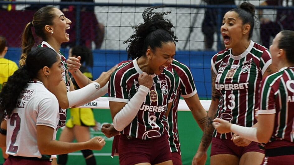 Jogadoras do Fluminense comemorando ponto na Superliga Feminina 2025/26