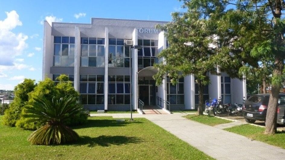 Fórum Mafra onde aconteceu júri que definiu sentença após briga de irmãos que terminou em tragédia em SC