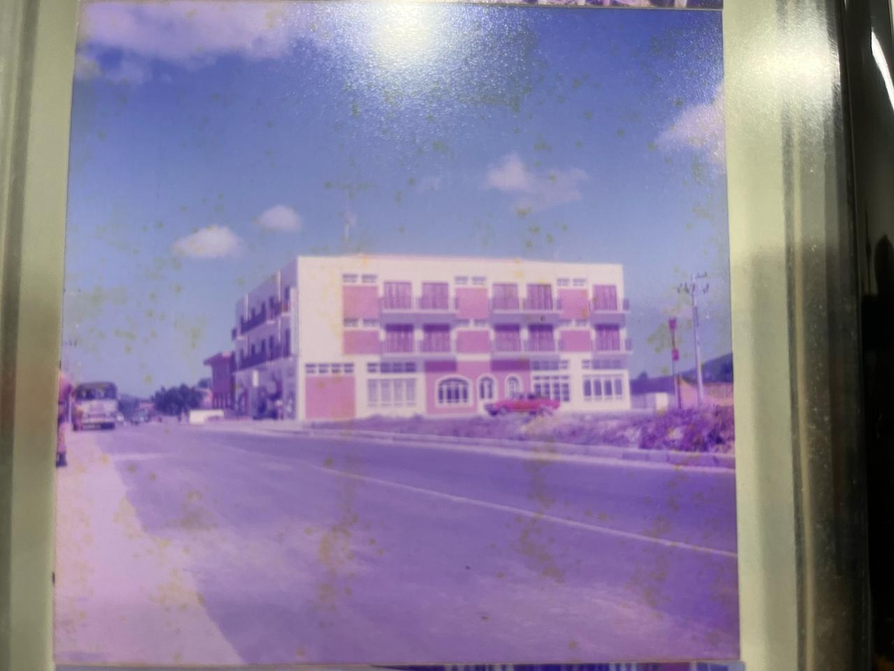 Imagens mostram construções do primeiro hotel Village Paraíso, de 1968, e do Canasbeach Hotel, erguido em 1974, ambos em Canasvieiras