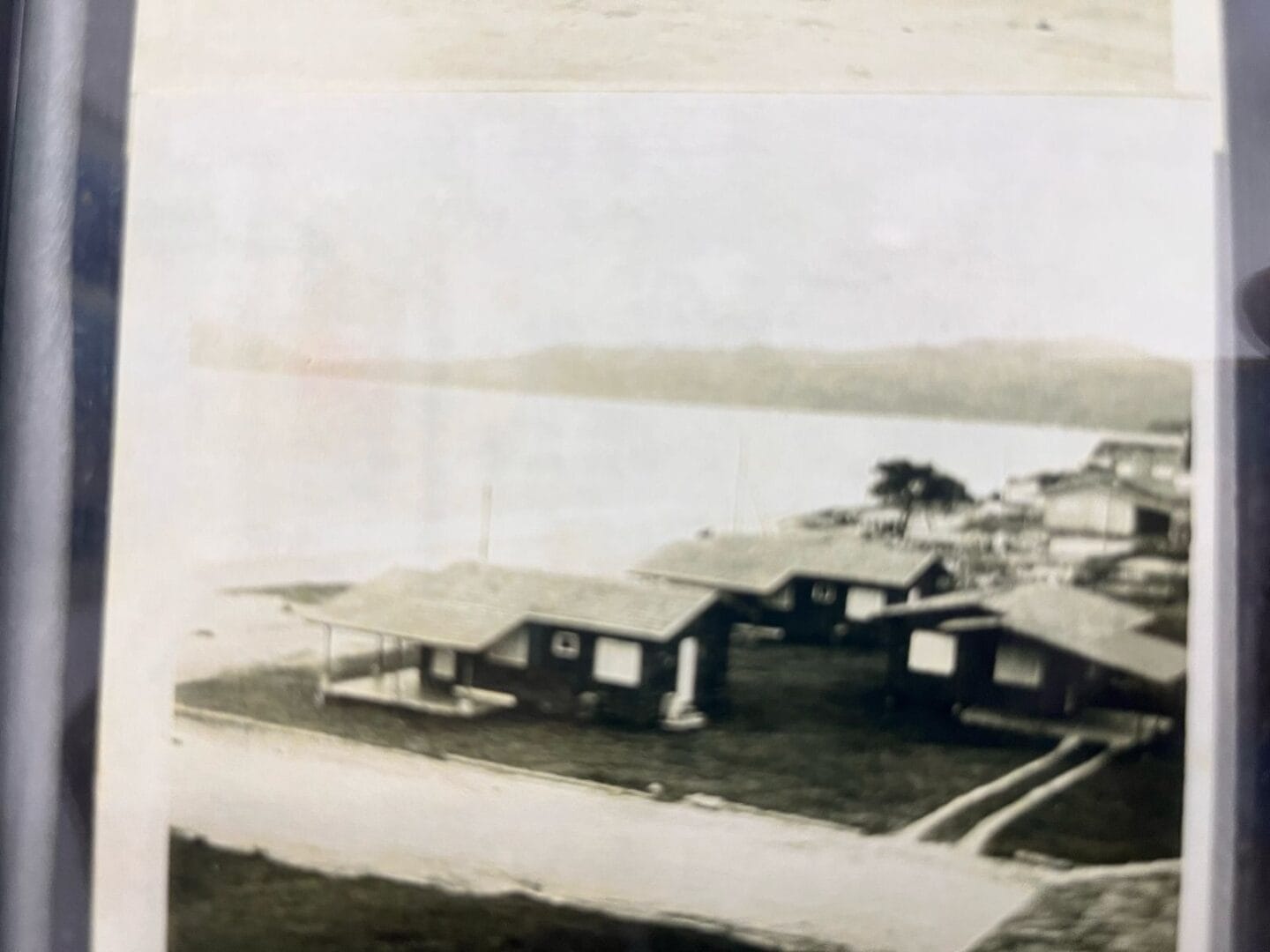 Imagens mostram construções do primeiro hotel Village Paraíso, de 1968, e do Canasbeach Hotel, erguido em 1974, ambos em Canasvieiras