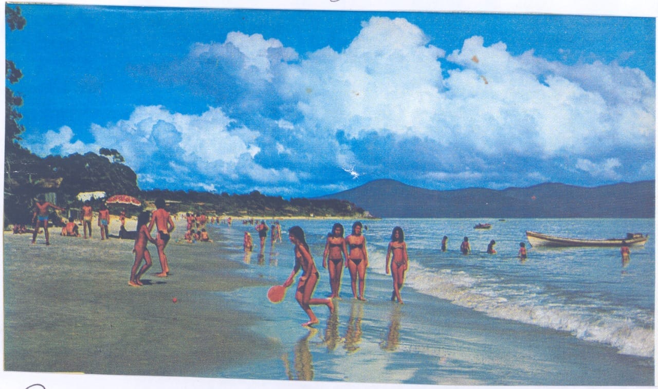 Dia de praia em Canasvieiras na década de 1970