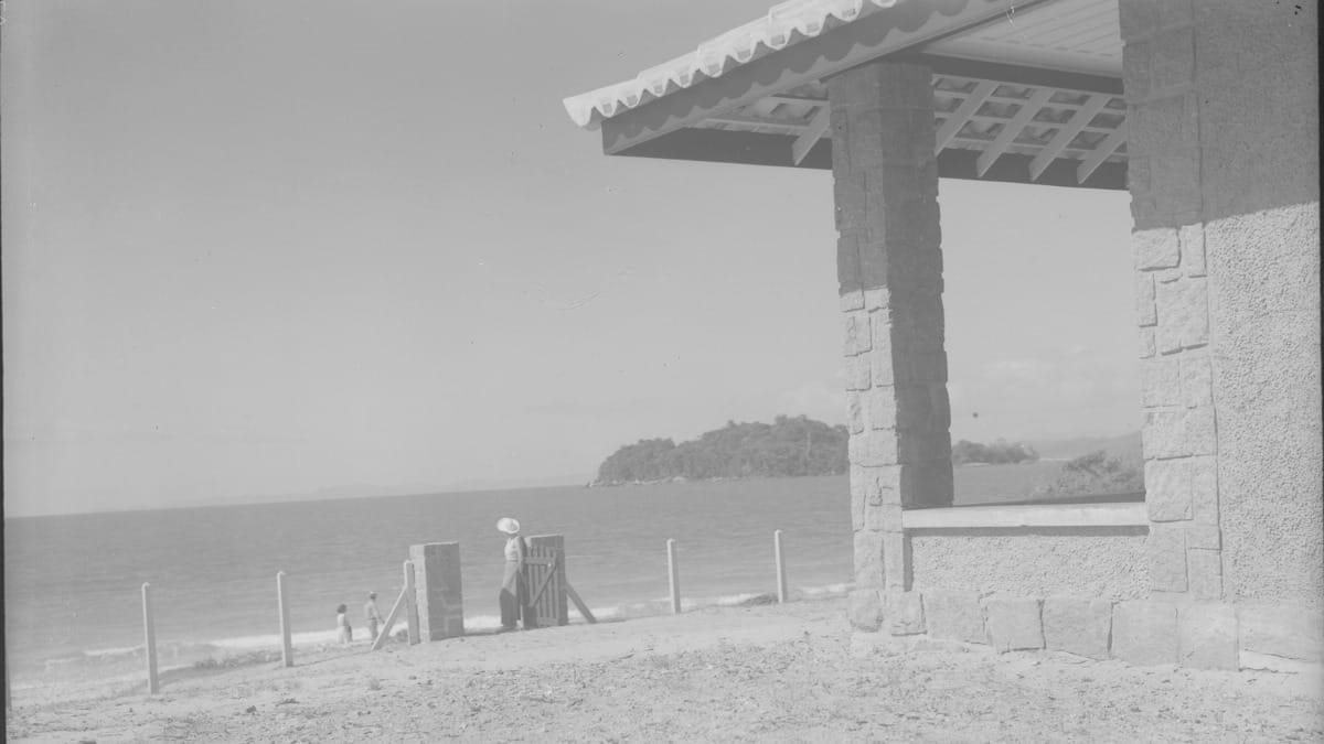 Foto da década de 1930 mostra a casa da família da baronesa em Canasvieiras