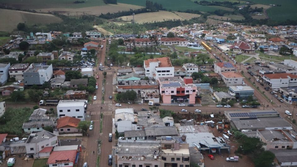 Rio Bonito do Iguaçu, no Paraná, foi devastada por tornado (Foto: Ari Dias/Secom PR)
