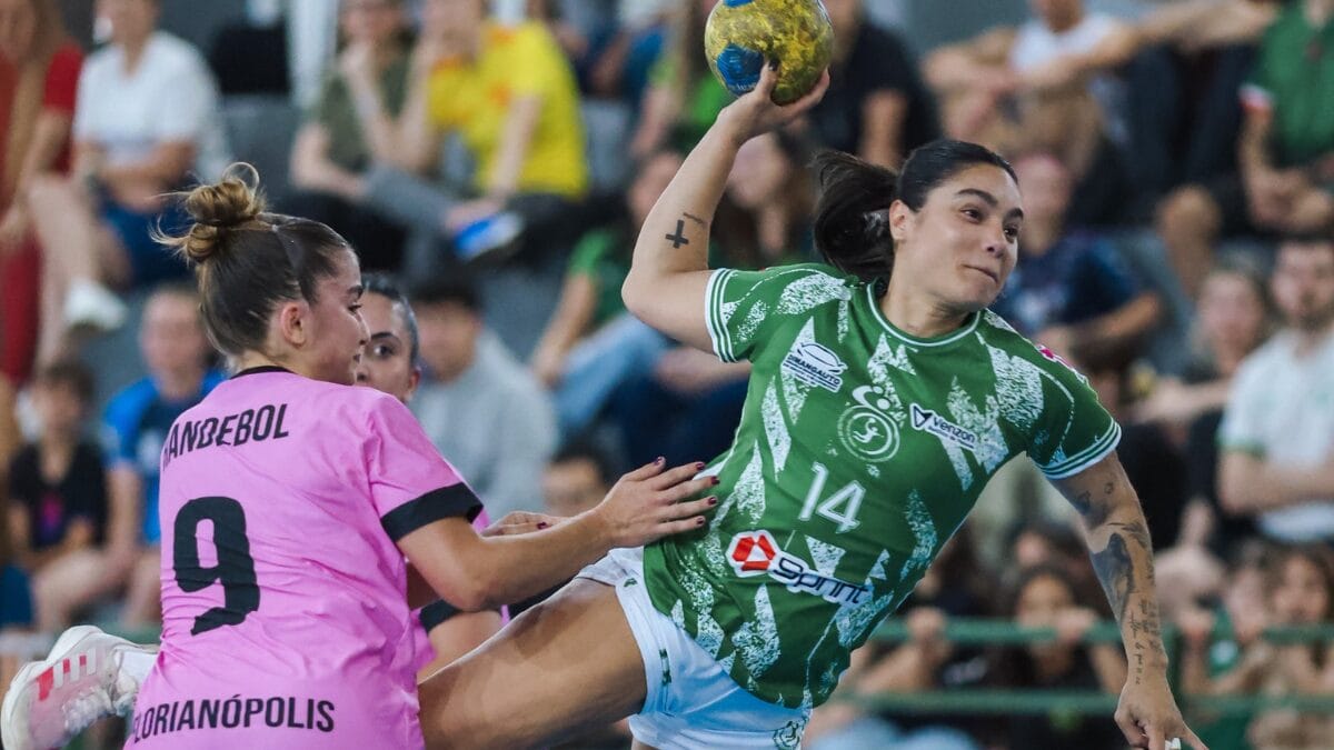 Hannah Nunes em a&ccedil;&atilde;o no handebol