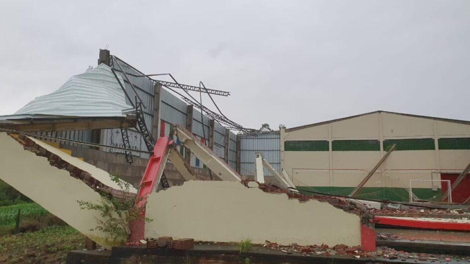 Imagens impressionantes mostram rastros de destruição em SC após passagem de ciclone (13)