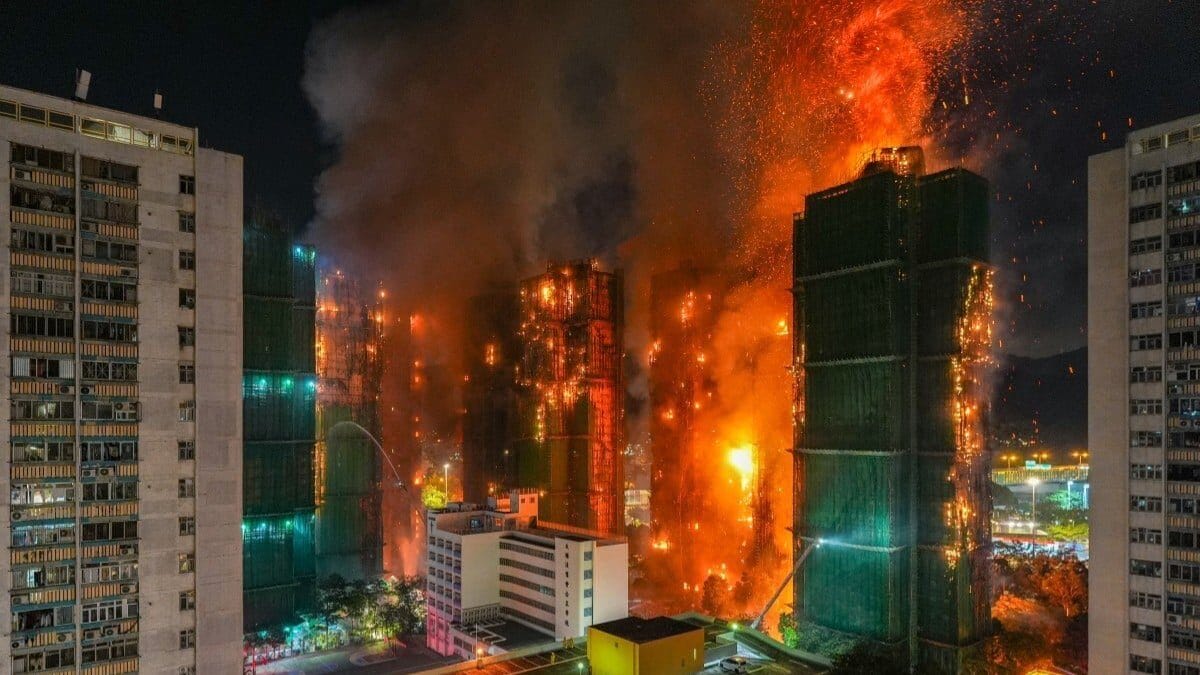 Incêndio que matou ao menos 128 em Hong Kong é extinto após dois dias (Foto: Reprodução, X)