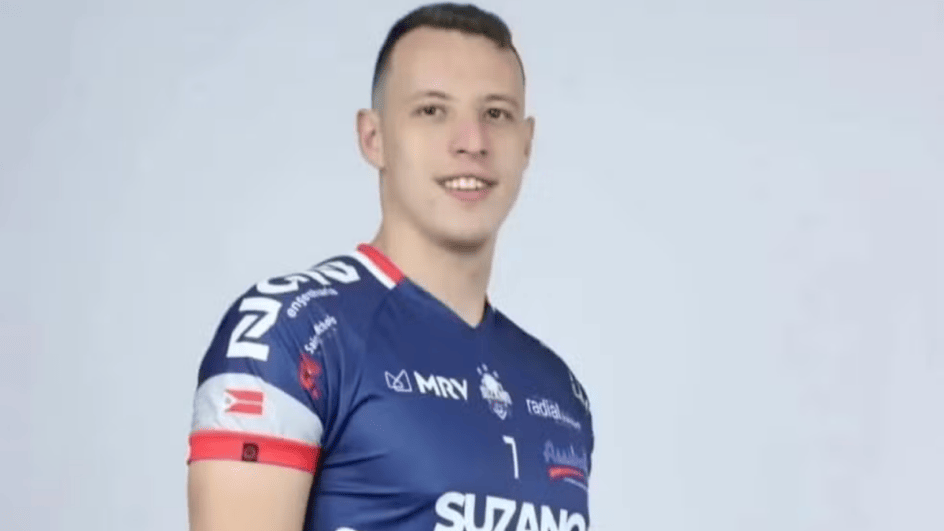 Jogador de vôlei William Kerber com a camisa número 1 do clube Suzano