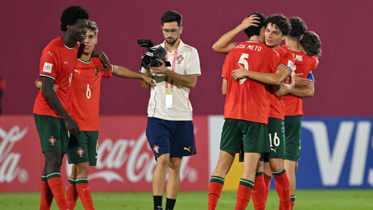 Jogadores de Portugal celebram na Copa do Mundo sub-17