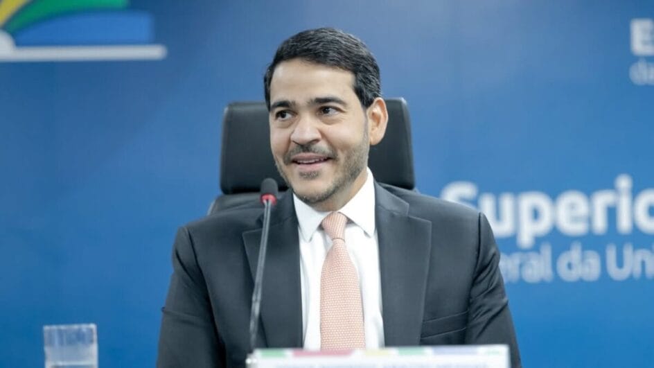 Foto mostra Jorge Messias, o ministro do STF