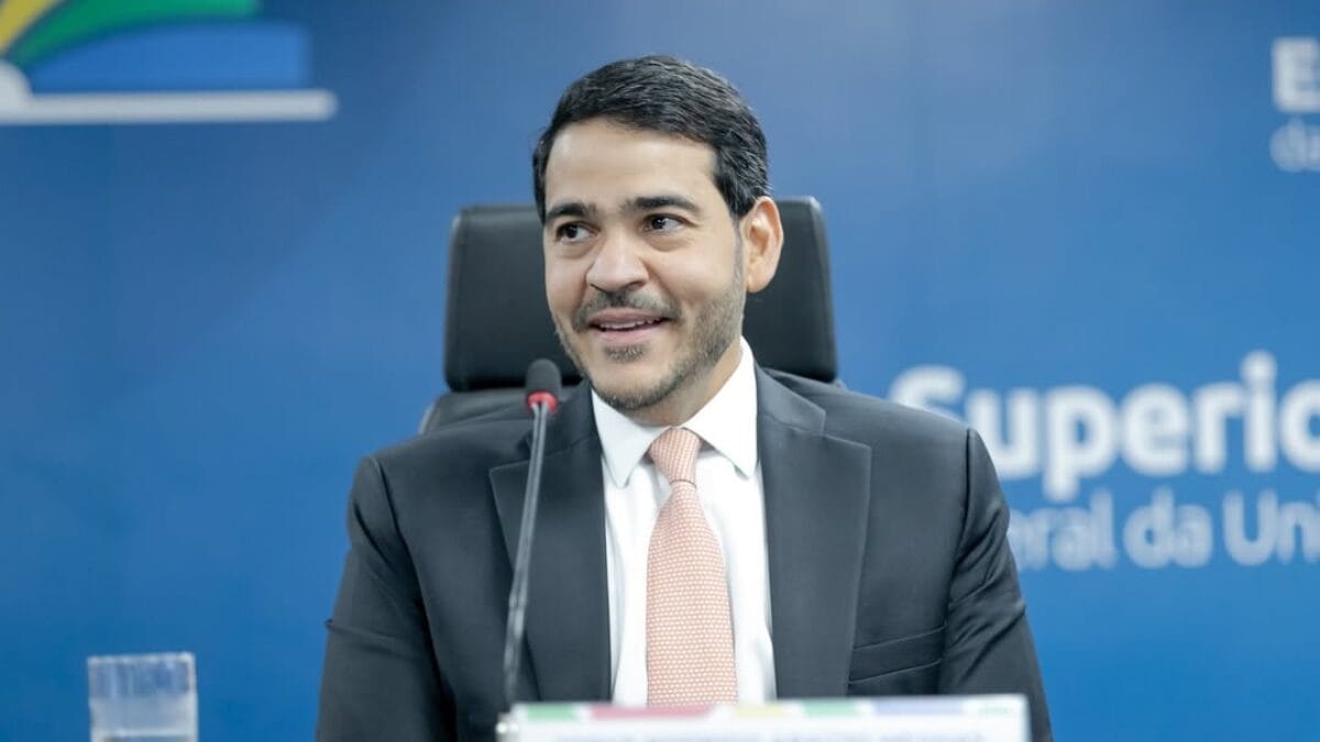 Foto mostra Jorge Messias, o ministro do STF