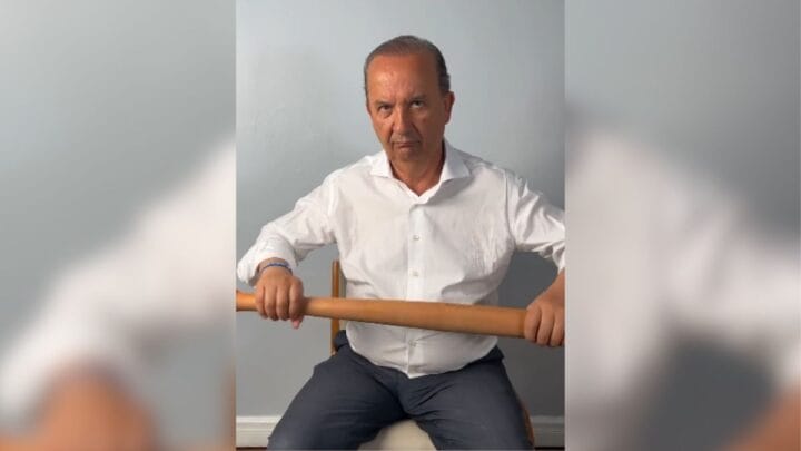 Jorginho Mello divulgou vídeo com cassetete em mãos falando sobre suposta escolta a membros do MST