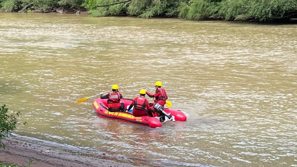 Buscas no Rio do Peixe, em Joaçaba, por jovem que estava desaparecido.