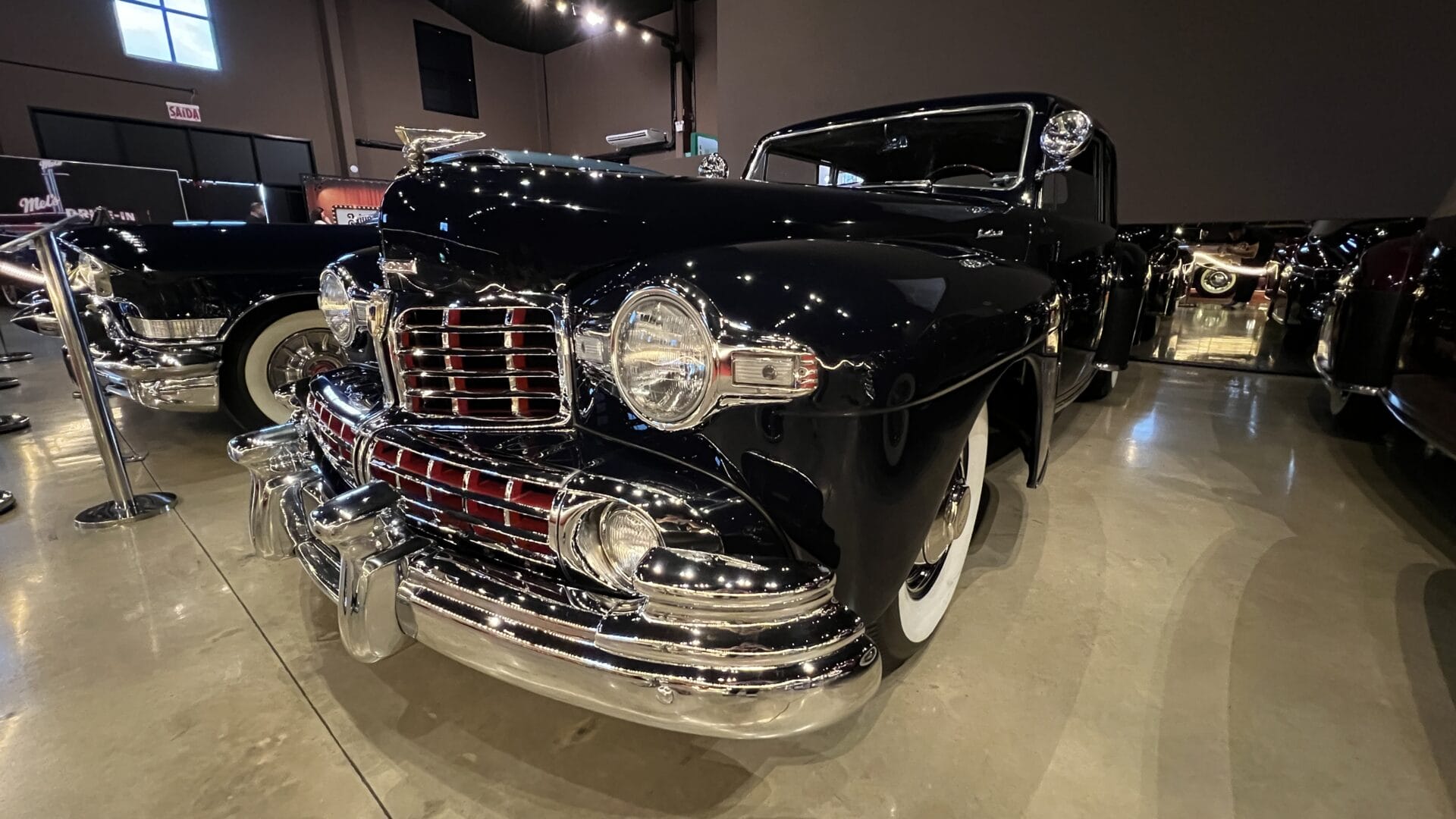 Carro Lincoln Continental Coupé, de 1946.