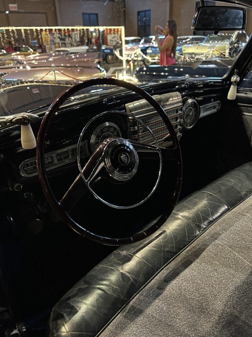 Carro Lincoln Continental Coupé, de 1946.