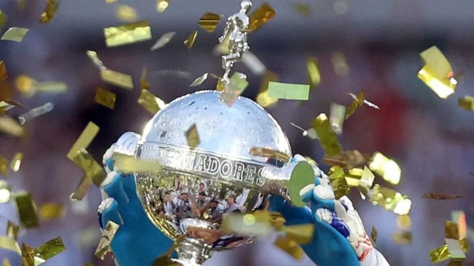 Troféu da Copa Libertadores da América (Foto: Vitor Silva)