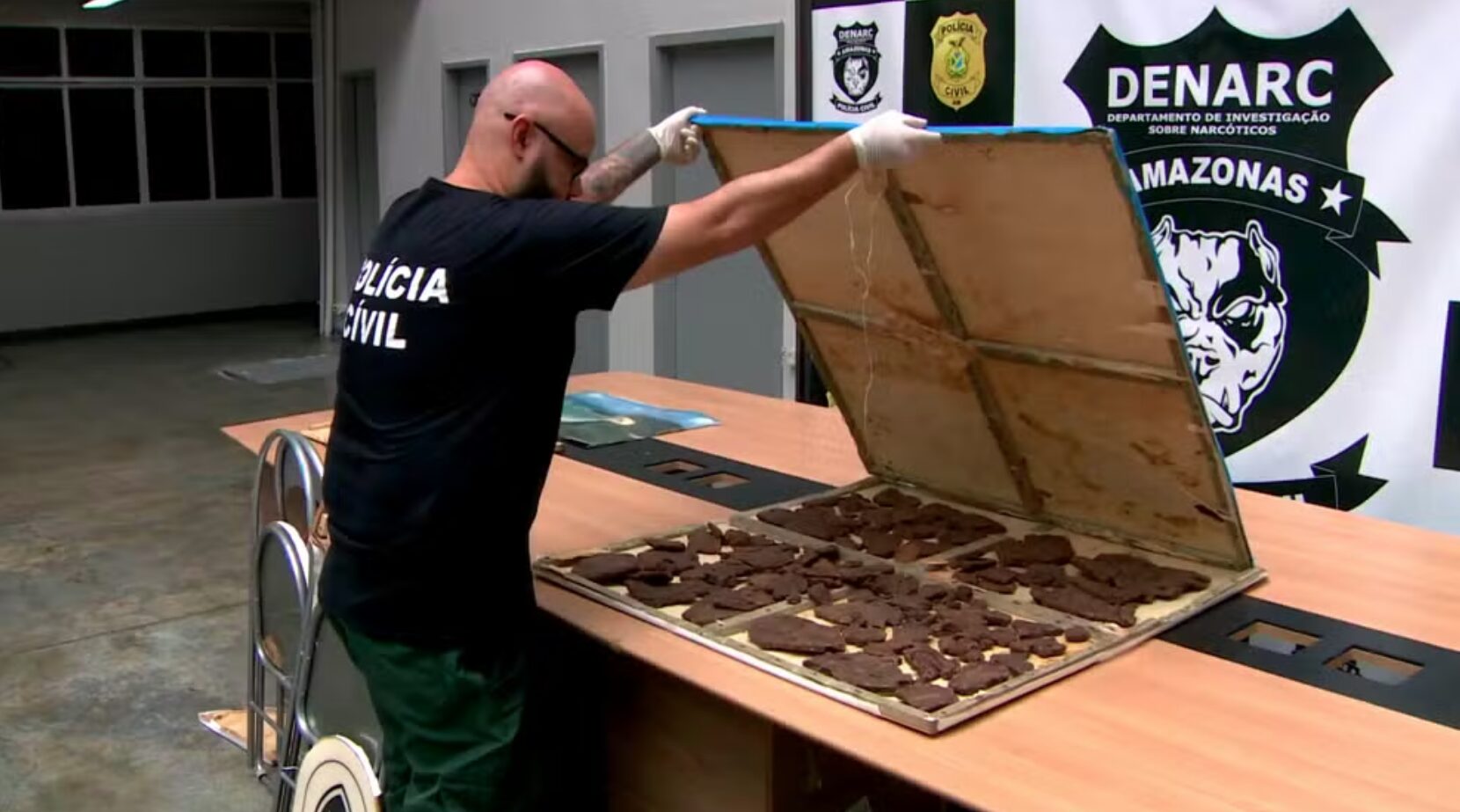 Polícia descobriu "cocaína negra" escondida em mansão de Manaus