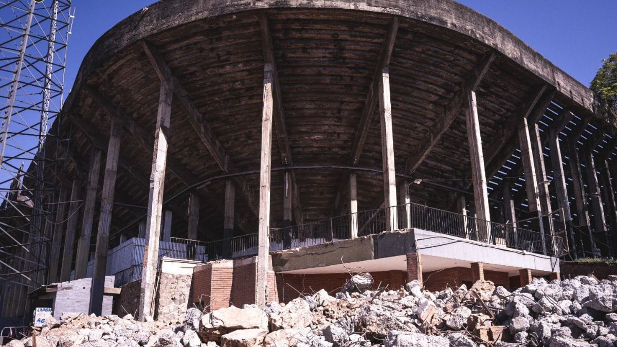 Estádio já teve a demolição concluída (Foto: Olimpia, Divulgação)