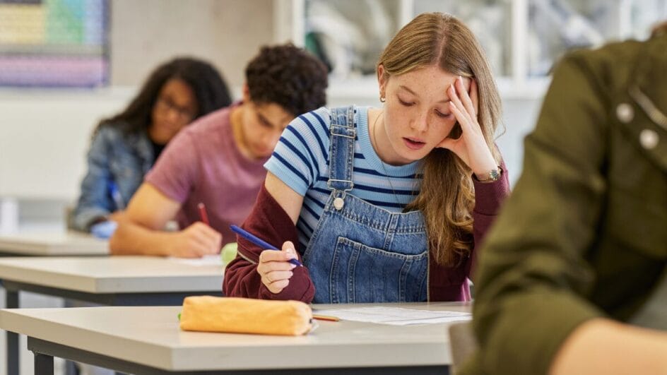 Oração para fazer antes do Enem: como pedir tranquilidade a São Tomás de Aquino