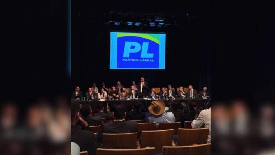 Deputados do PL e familiares de Bolsonaro em reunião após prisão do ex-presidente