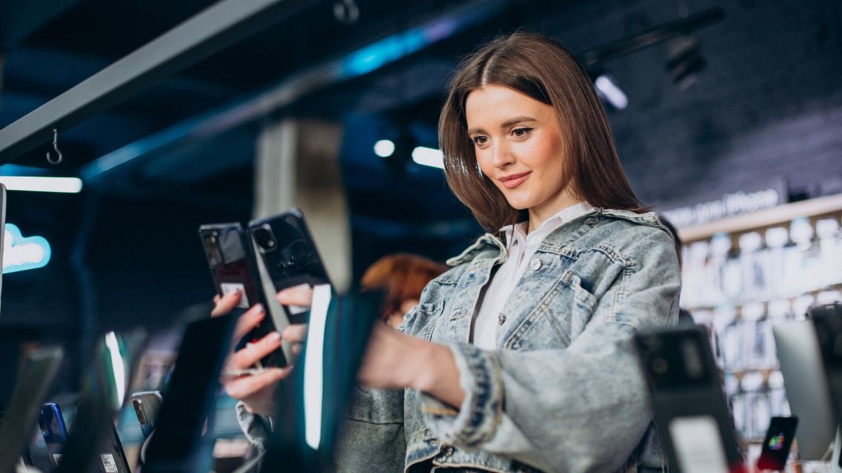 Lojas já oferecem descontos em smartphones antes mesmo da Black Friday (Foto: banco de imagens)