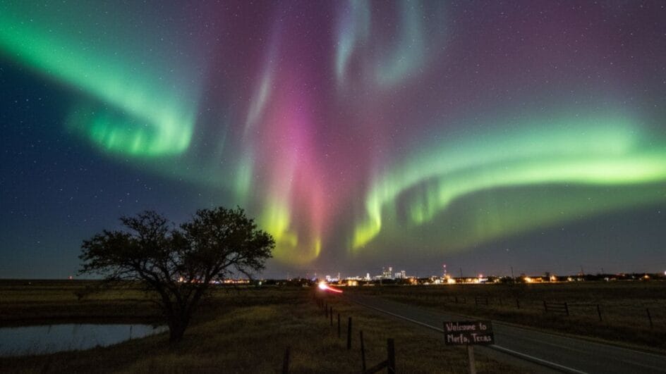 Causado por tempestade solar, Aurora Boreal coloriu o céu em diversas regiões (Foto: imagem gerada por IA)