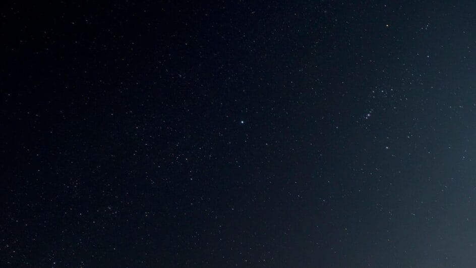 Planetas se destacam no céu noturno pelo brilho intenso (Foto: banco de imagens)