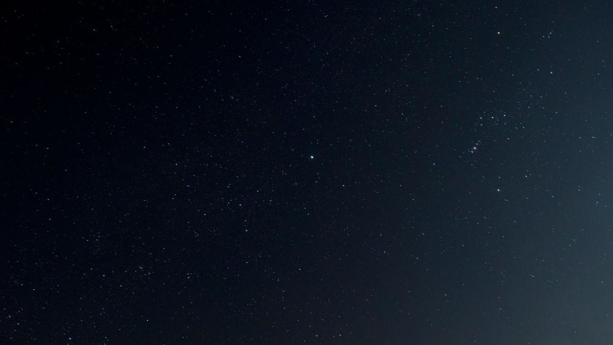 Planetas se destacam no céu noturno pelo brilho intenso (Foto: banco de imagens)