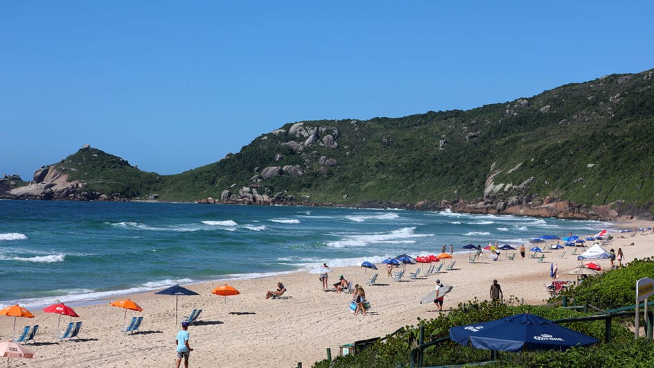 Águas cristalinas da Praia Mole (Foto: Lucas Amorelli, Arquivo DC)