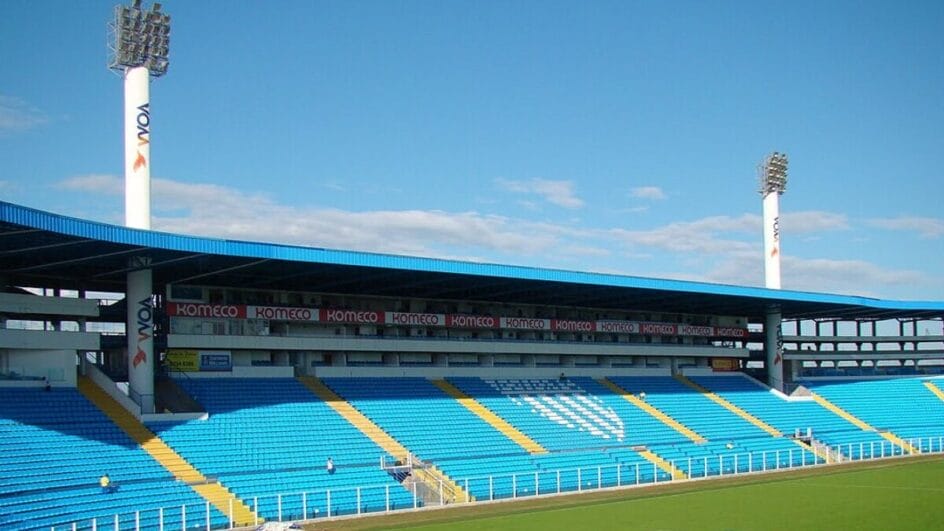 Torcedora do Avaí é flagrada proferindo falas racistas e xenofóbicas contra torcida do Remo (Foto: Redes sociais, Reprodução)