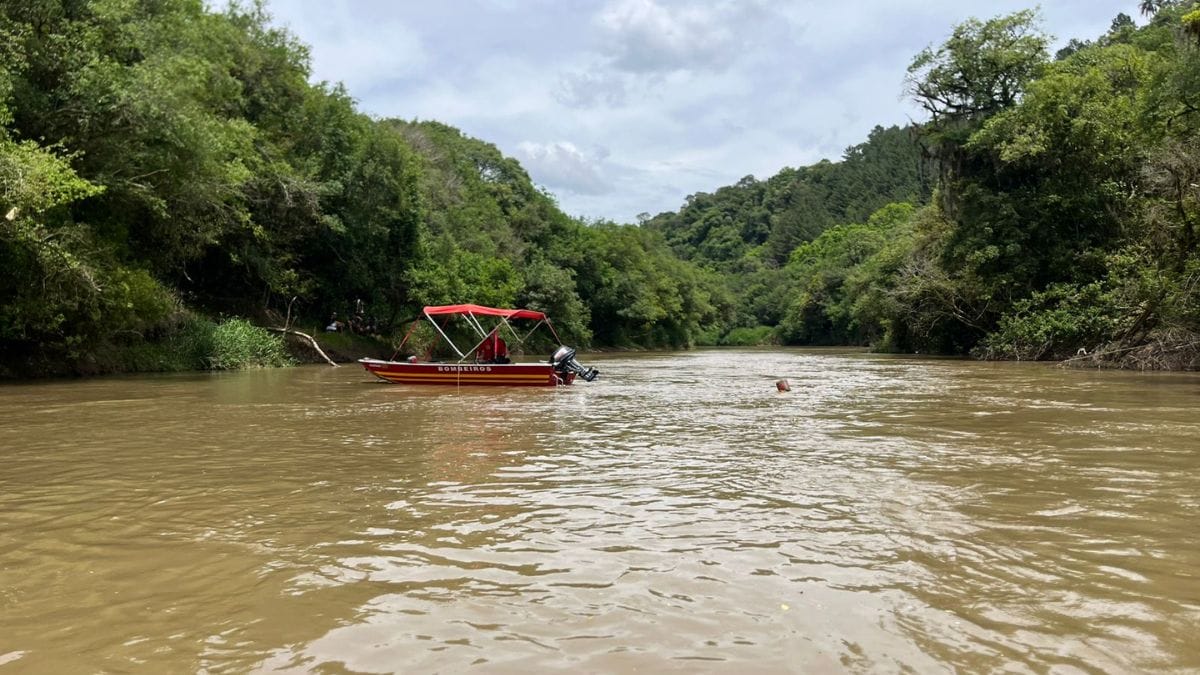 Corpo de adolescente que desapareceu ao tomar banho em rio é encontrado em SC