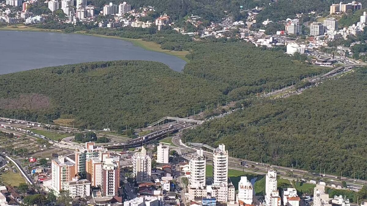 SC-401 tem trânsito intenso no início do feriadão de Consciência Negra